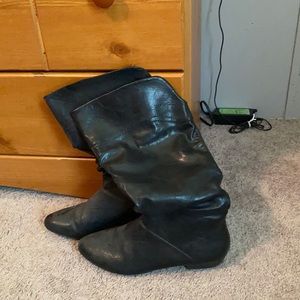 Women’s black boots